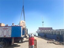 بارگیری نخستین محموله خرما صادراتی در بندر شادگان