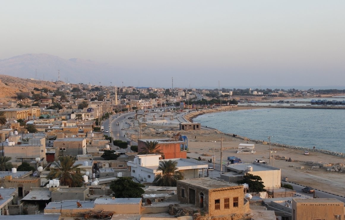 انجام عملیات گمانه‌زنی در بندر تاریخی سیراف