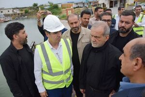 بازدید پزشکیان از بندر تجاری آستارا