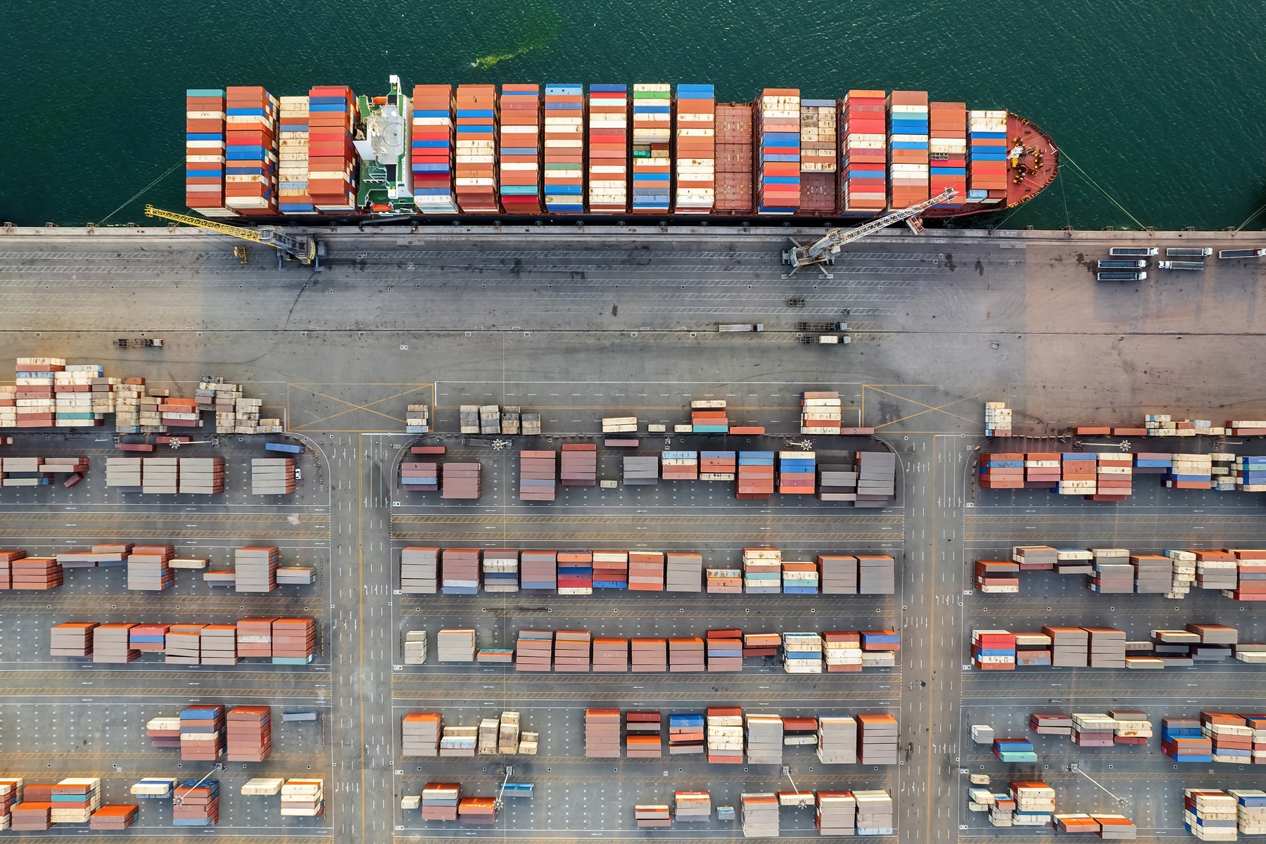 لزوم تقویت حمل کانتینری و طراحی خطوط مستقیم در بندر چابهار