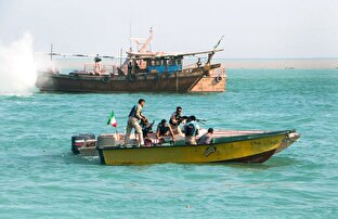 توقیف یک فروند لنج حامل کالای قاچاق در بندرلنگه