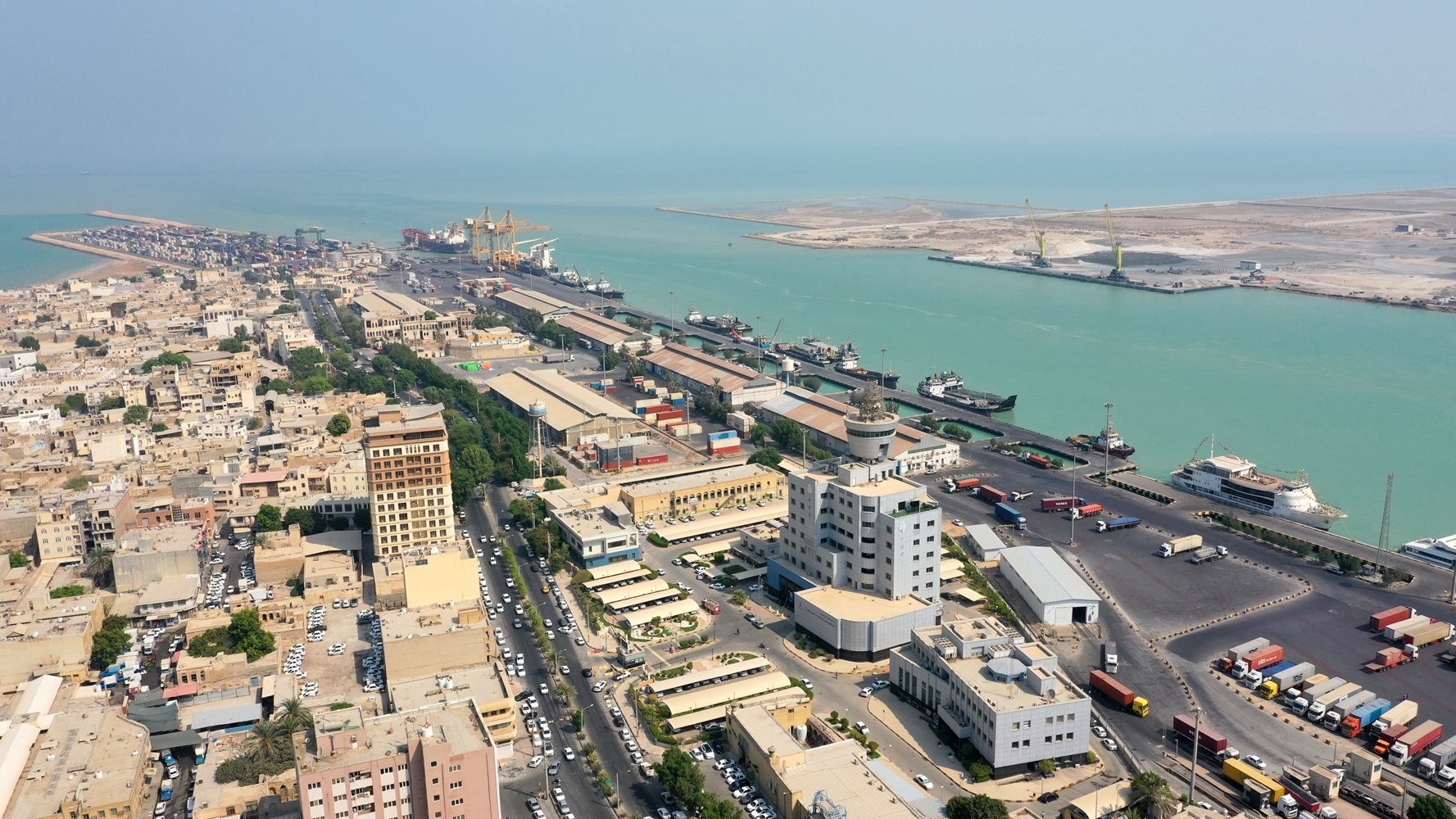 آغاز عملیات اجرایی ۱۰ پروژه در بندر بوشهر
