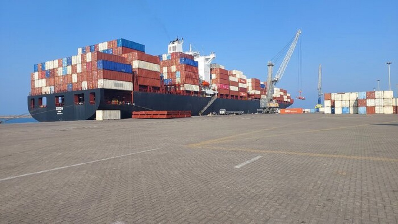 پهلوگیری ۹ کشتی حامل کالاهای اساسی در بندر چابهار پهلوگیری ۹ کشتی حامل کالاهای اساسی در بندر چابهار