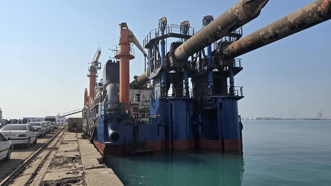 انجام تعمیرات اساسی ۳ شناور لایروب در پرشیا هرمز