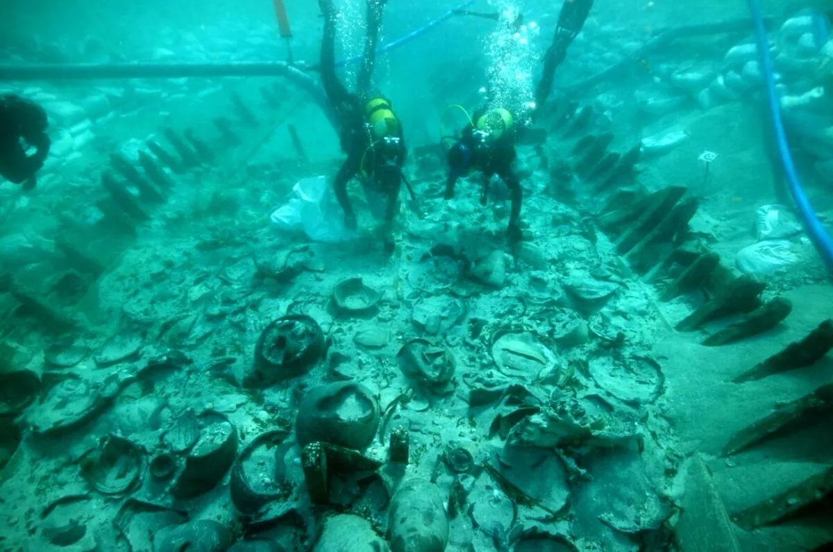 پیدا شدن کشتی ۱۷۰۰ ساله رومی در دریا پیدا شدن کشتی ۱۷۰۰ ساله رومی در دریا