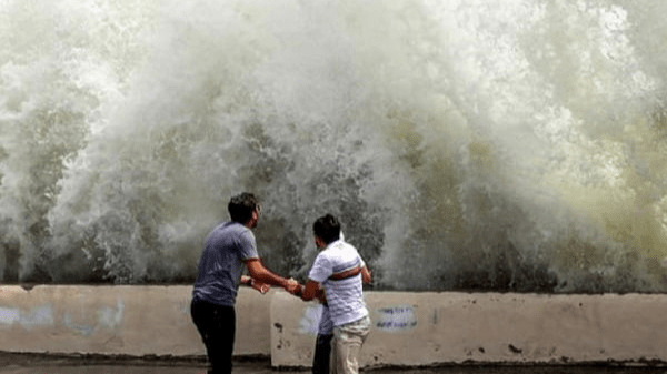 توفان در خزر؛ دریا برای گردشگران مازندران ممنوع شد توفان در خزر؛ دریا برای گردشگران مازندران ممنوع شد