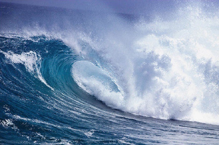 امواج ۳ متری در دریای خزر/ صیادان دریا نروند