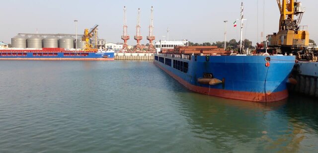 دو کشتی حامل گندم وارد مازندران شد/ پهلوگیری بیش از ۱۰ هزار تن گندم در بندر امیرآباد دو کشتی حامل گندم وارد مازندران شد/ پهلوگیری بیش از ۱۰ هزار تن گندم در بندر امیرآباد