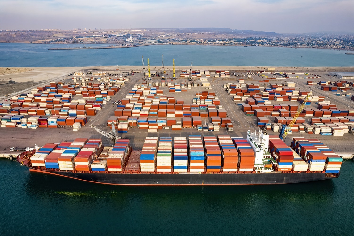 تخلیه بیش از یک میلیون تن کالای اساسی در بندر چابهار تخلیه بیش از یک میلیون تن کالای اساسی در بندر چابهار