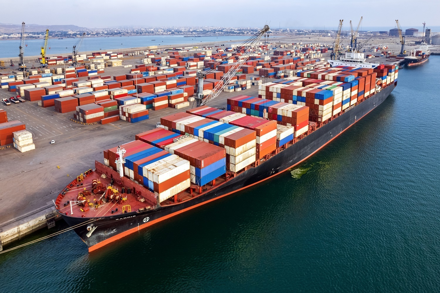 هندی‌ها کار در بندر چابهار را به بنیاد مستضعفان واگذار کردند/ اتصال چابهار به شبکه ریلی تا چند ماه آینده