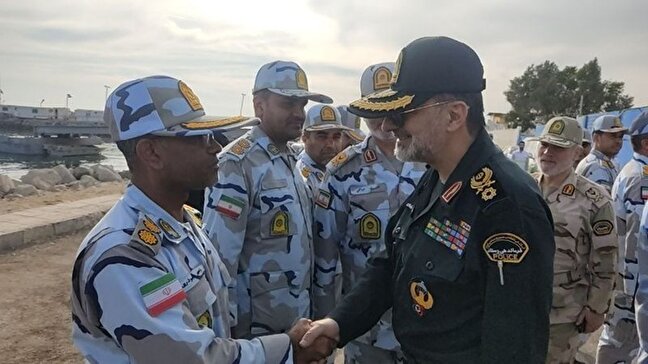 بازدید فرمانده کل فراجا از دریابانی هرمزگان/ رادان خبر داد: کشف ۲۳۰ میلیون لیتر سوخت قاچاق!