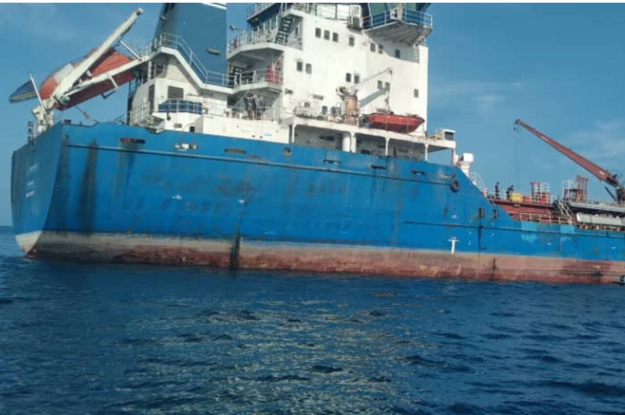 نجات کشتی سانحه دیده در آبهای ساحلی خزر نجات کشتی سانحه دیده در آبهای ساحلی خزر