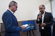 رونمایی دو کتاب منابع آلاینده خلیج فارس و راهنمای مشاغل دریایی