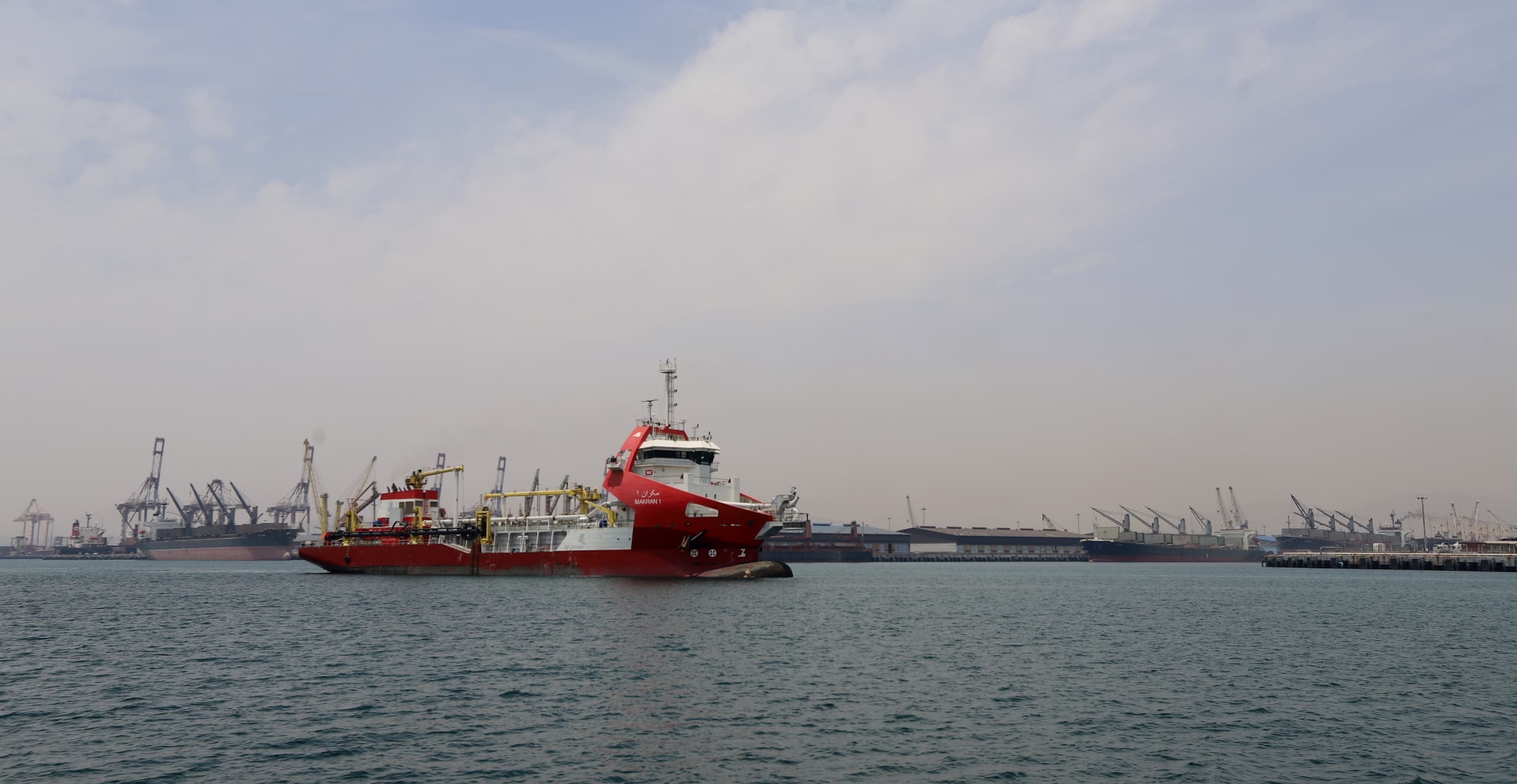 لایروبی ۷ پست اسکله در بندر شهید رجایی